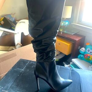 Beautiful leather heels boots perfect for any occasion!! NEW SZIE 5M INC brand!